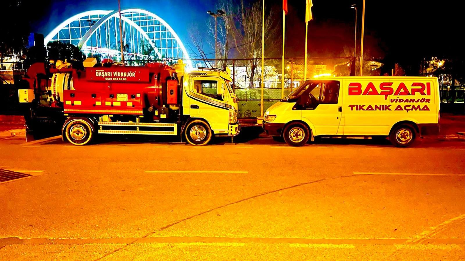 Başarı Vidanjör ve Tıkanık Açma araçları gece — Antalya